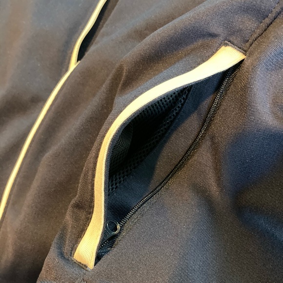 Lightweight Under Armour Jacket - Picture 5 of 6